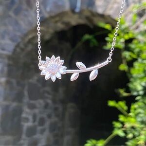 Sunflower Daisy Leaf Necklace Women Silver Flower Chain Girl Gift Pendant NEW